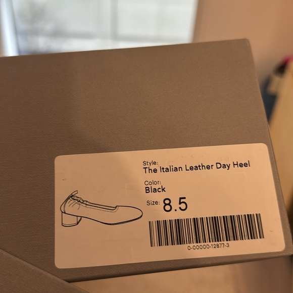 Everlane Black Italian Day Heel Size 8.5 (scratched and signs of wear) - Picture 4 of 13